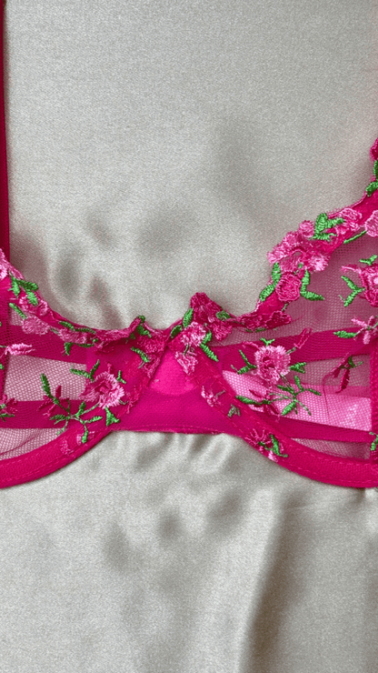 Rosie Bra - TRÈS FOU OR SOMETHING