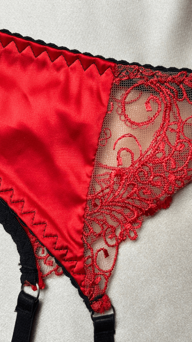 Scarlett Garter - TRÈS FOU OR SOMETHING