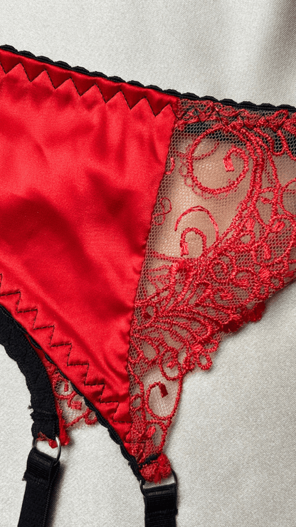 Scarlett Garter - TRÈS FOU OR SOMETHING