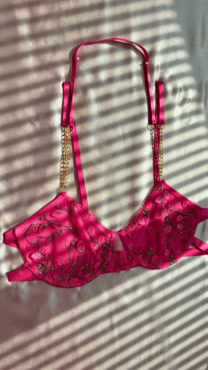 Summer's Fruit in Gold Bra - TRÈS FOU OR SOMETHING