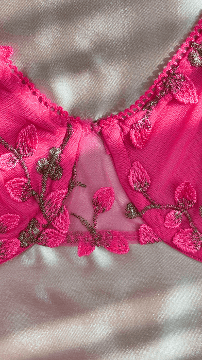 Summer's Fruit in Gold Bra - TRÈS FOU OR SOMETHING