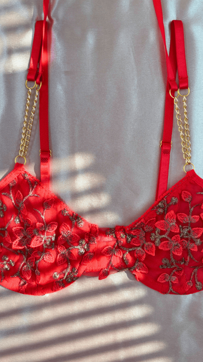 Summer's Fruit in Gold Bra - TRÈS FOU OR SOMETHING