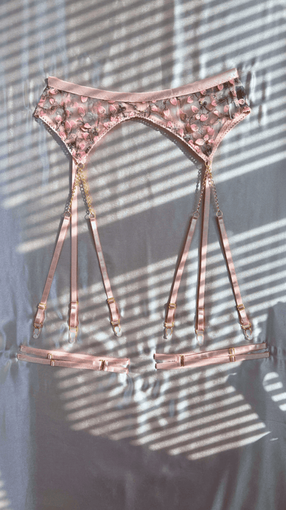 Summer's Fruit in Gold Garter - TRÈS FOU OR SOMETHING