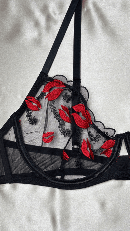 XOXO Black Bra - TRÈS FOU OR SOMETHING