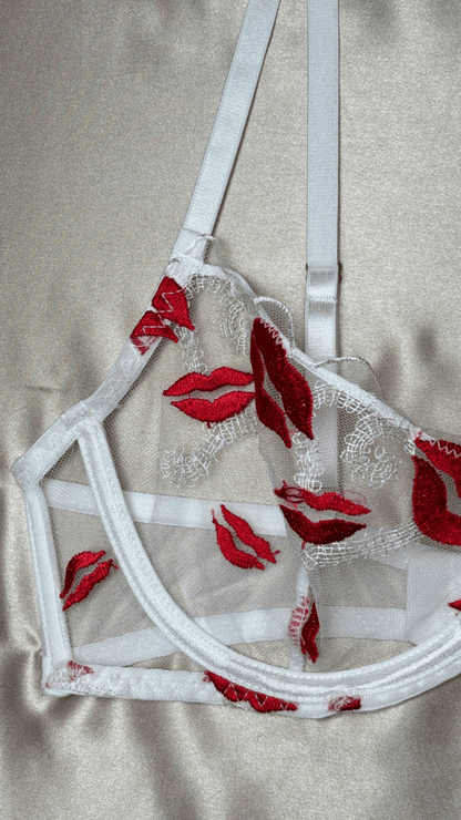 XOXO White Bra - TRÈS FOU OR SOMETHING